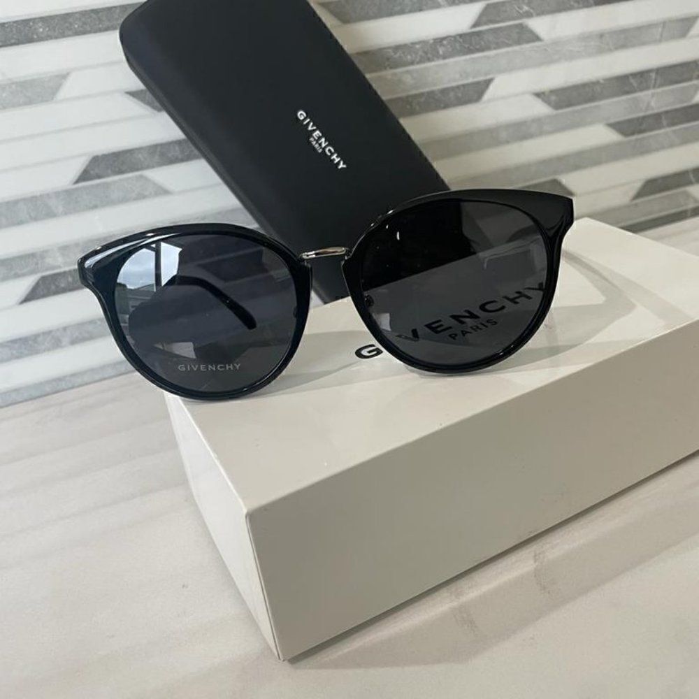 NIB Givenchy GV 7115/F/S Unisex Sunglasses